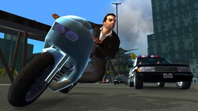 Внутрішньоігровий персонаж їде на мотоциклі у Grand Theft Auto: Liberty City Stories
