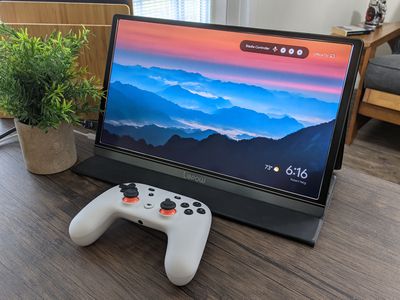 Chromecast підключається до Stadia на настільному моніторі.