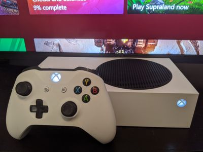 Контролер Xbox One із Xbox Series S.