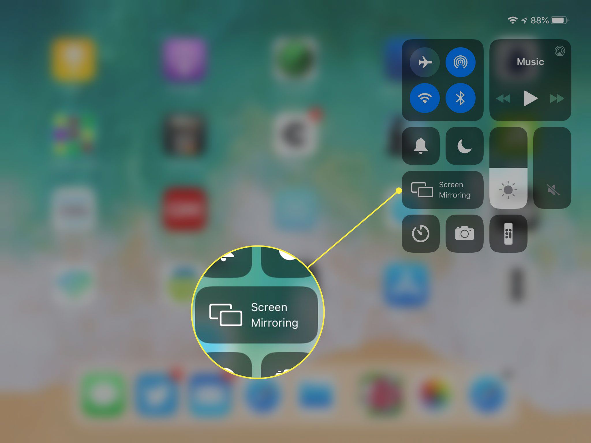 Знімок екрана Центру управління iPad із підсвіченою кнопкою Дзеркальне відображення екрана