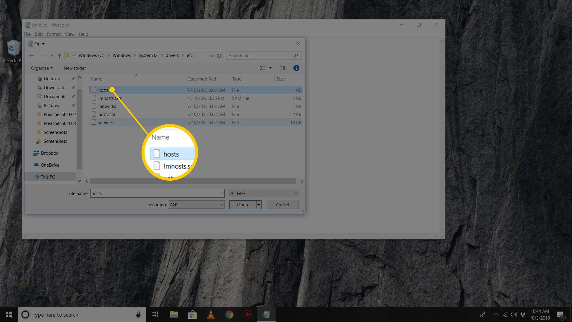 Знімок екрана файлу хостів у діалоговому вікні Відкрити для Блокнота Windows 10